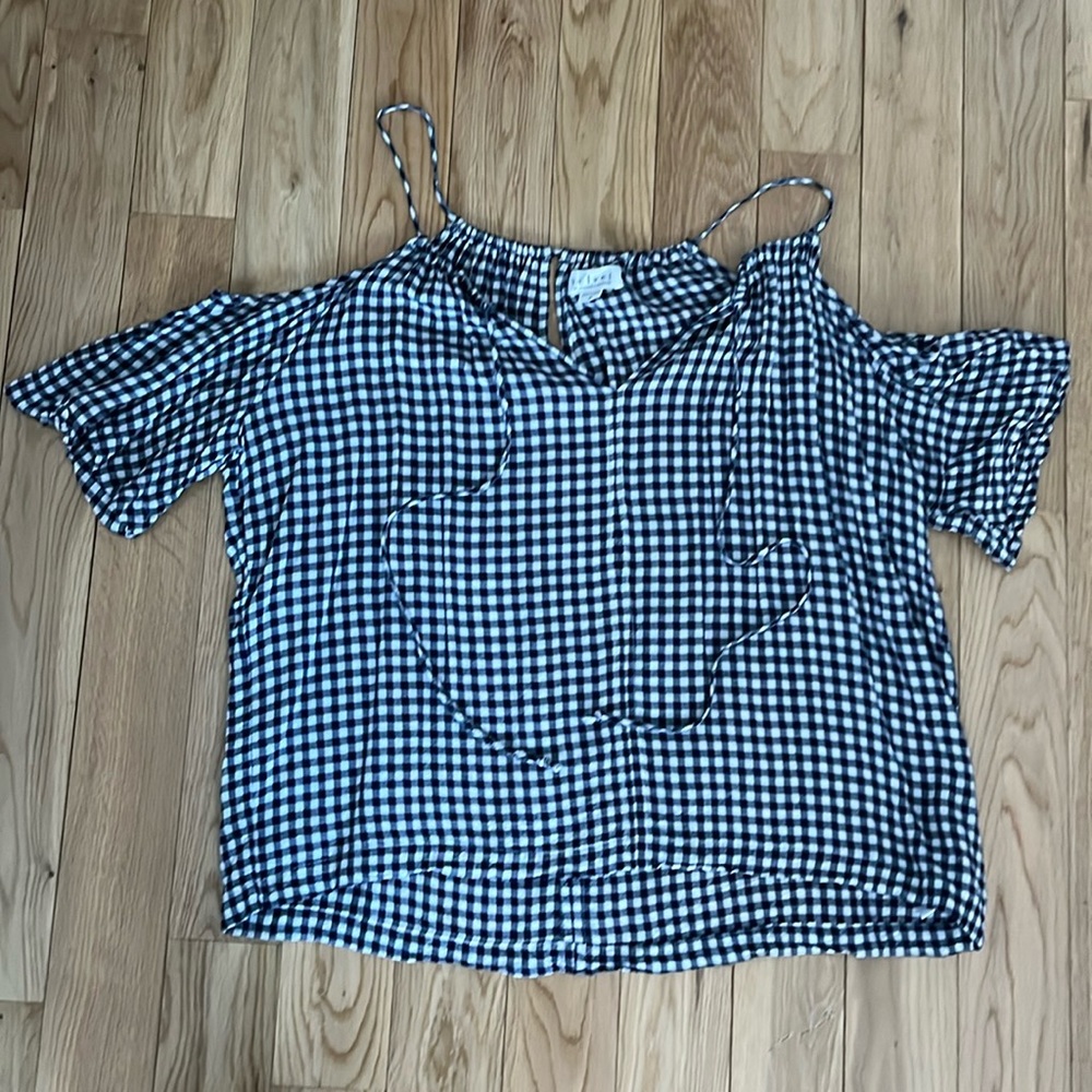 Velvet by Graham and Spence women’s medium open shoulder shirt in blue checker